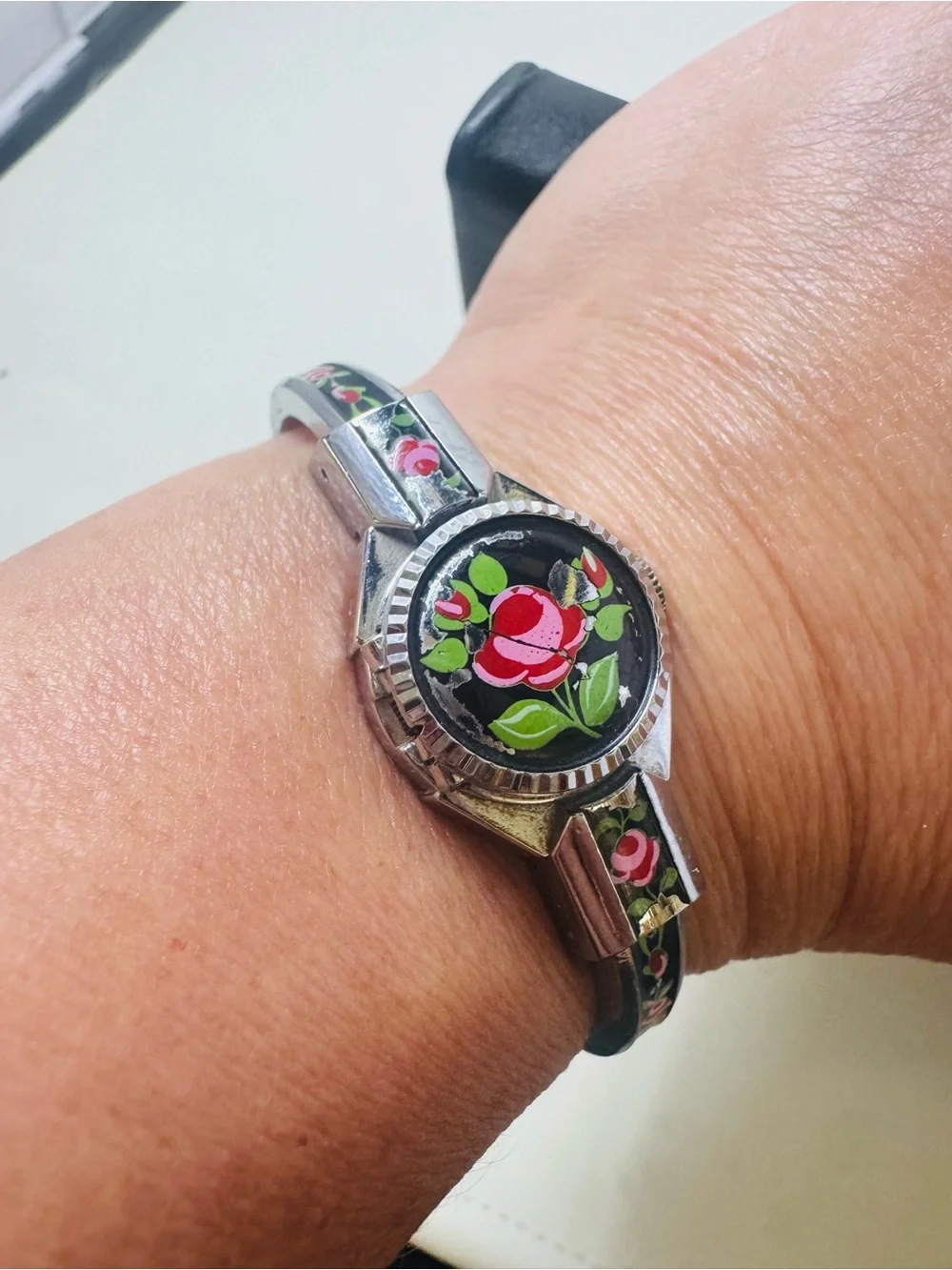 Rose Hainpainted Bangle Vintage Quartz Watch